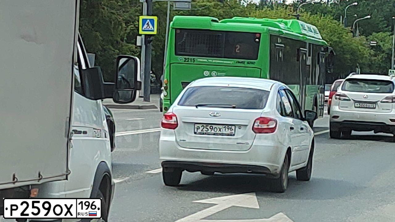 Фото автомобиля LADA 2191 GRANTA, 2017 — госномер Р259ОХ196. Цвет: Белый