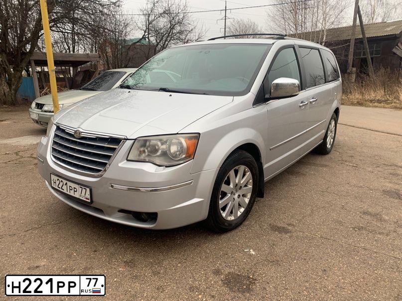 Фото автомобиля CHRYSLER GRAND VOYAGER, 2010 — госномер С562КХ152. Цвет: СЕРЫЙ