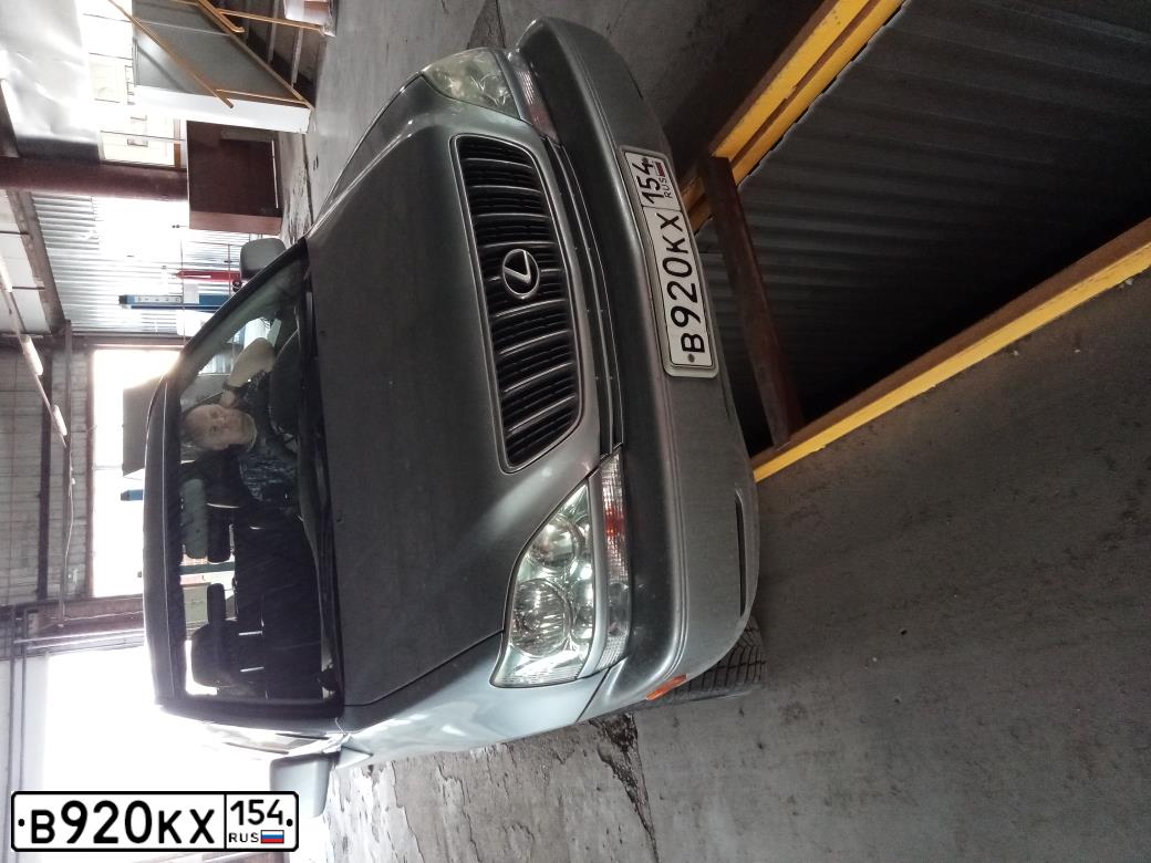 Фото автомобиля LEXUS RX, 2001 — госномер В920КХ154. Цвет: СЕРО ГОЛУБОЙ