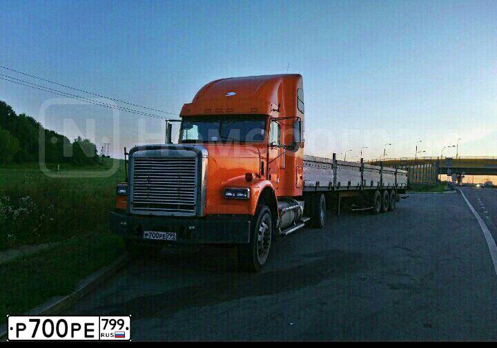 Фото автомобиля FREIGHTLINER R FL-SERIE, 2003 — госномер Р700РЕ799. Цвет: ОРАНЖЕВЫЙ