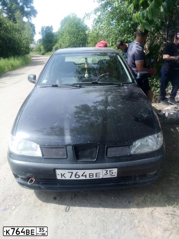Фото автомобиля SEAT IBIZA, 1999 — госномер Т813ВЕ35. Цвет: ЧЕРНЫЙ