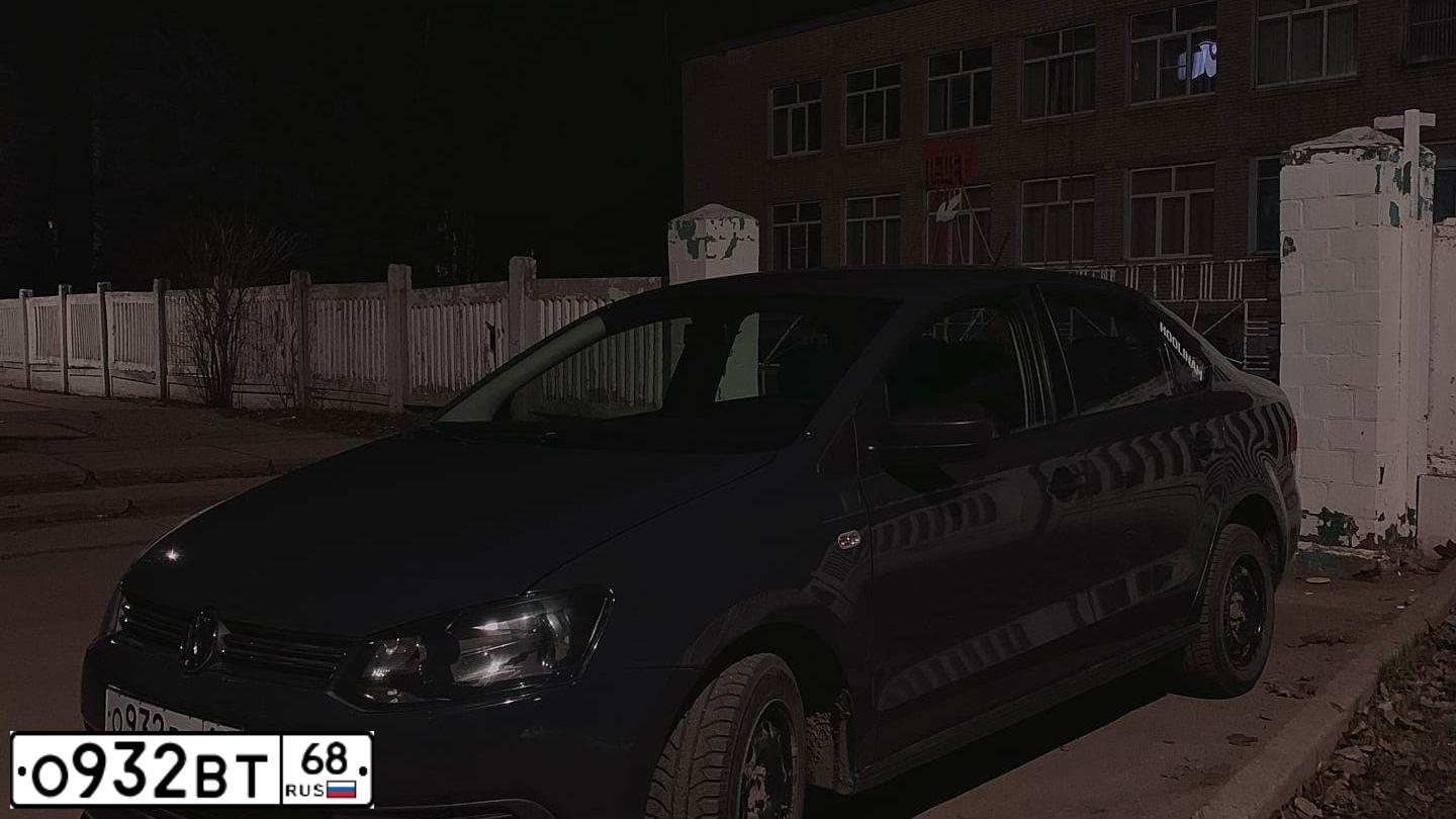 Фото автомобиля VOLKSWAGEN POLO, 2013 — госномер О932ВТ68. Цвет: СЕРЫЙ
