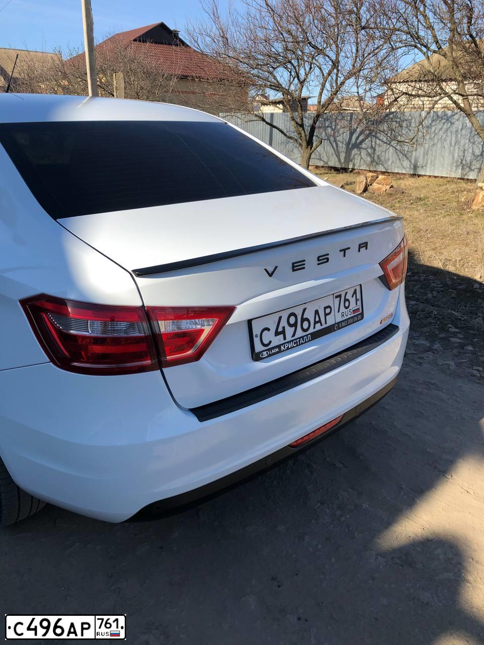 Фото автомобиля LADA VESTA, 2019 — госномер С496АР761. Цвет: Белый
