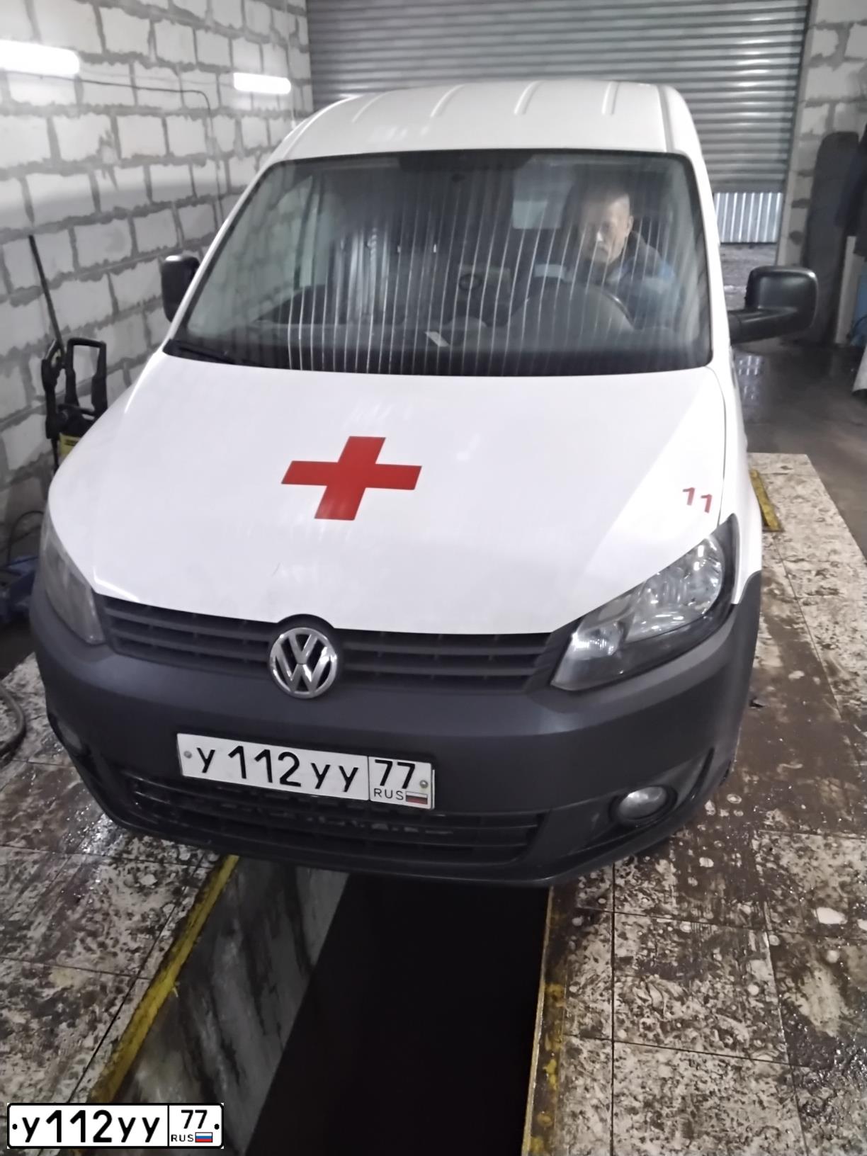 Фото автомобиля VOLKSWAGEN CADDY, 2013 — госномер У112УУ77. Цвет: БЕЛЫЙ