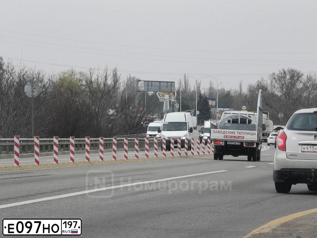 Фото автомобиля NISSAN TIIDA, 2011 — госномер Е097НО197. Цвет: СИНИЙ ТЕМНЫЙ