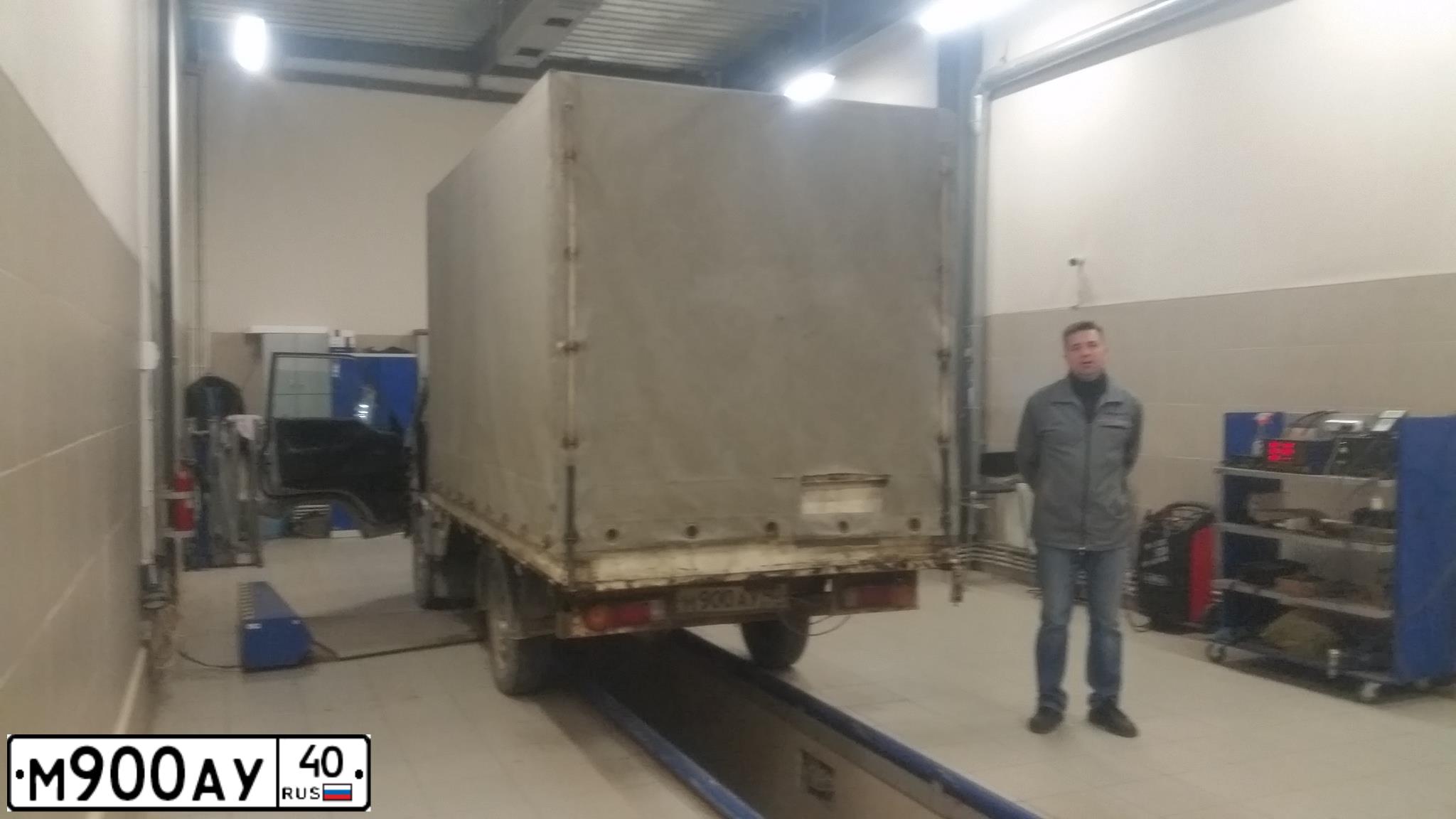 Фото автомобиля SCANIA SERIE P /6X4/, 2007 — госномер М900АУ40. Цвет: Красный