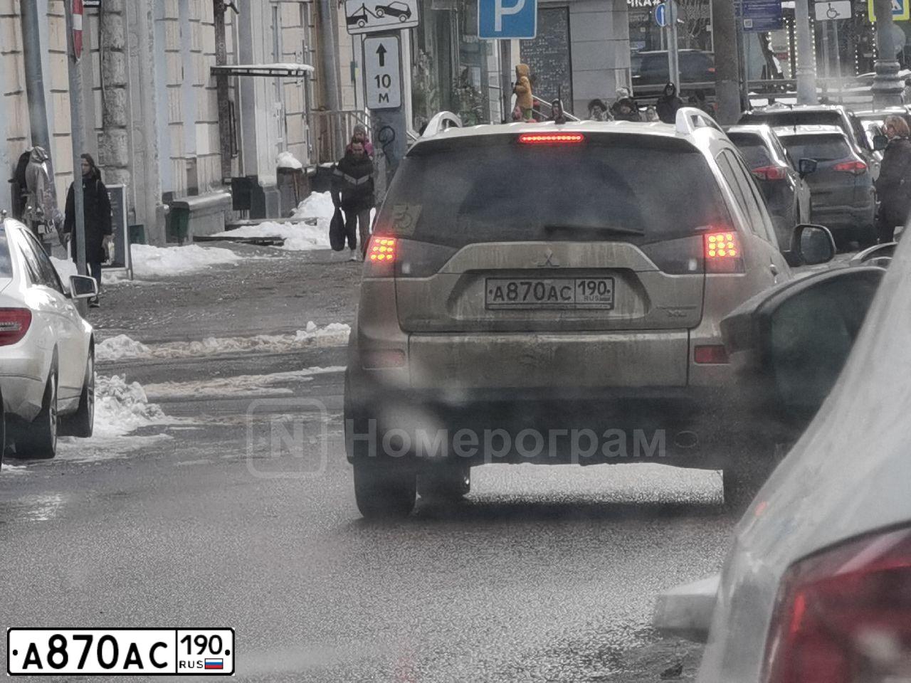 Фото автомобиля MITSUBISHI OUTLANDER, 2008 — госномер У136УА33. Цвет: БЕЖЕВЫЙ
