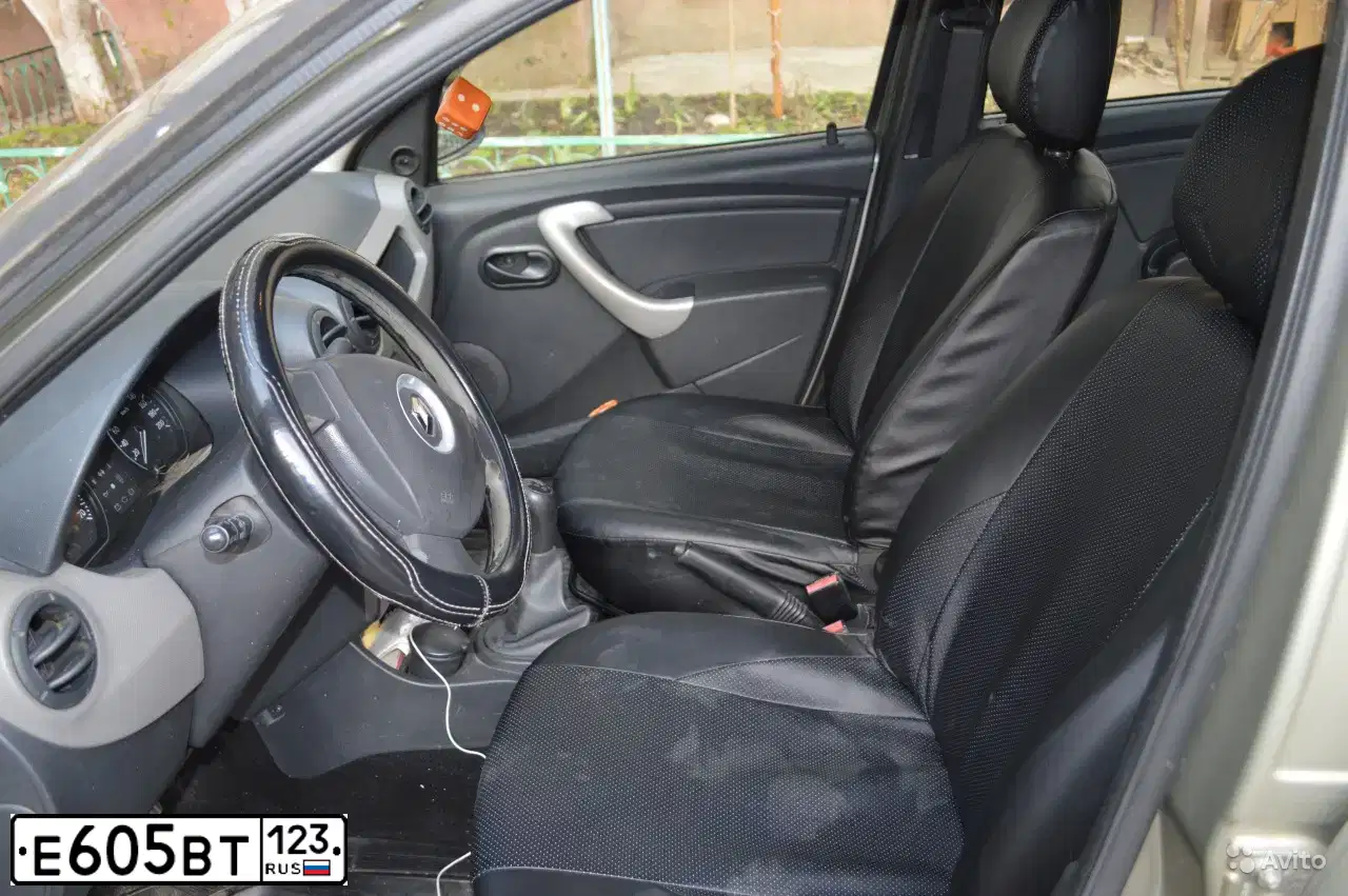 Фото автомобиля RENAULT LOGAN, 2012 — госномер Е605ВТ123. Цвет: БЕЖЕВЫЙ