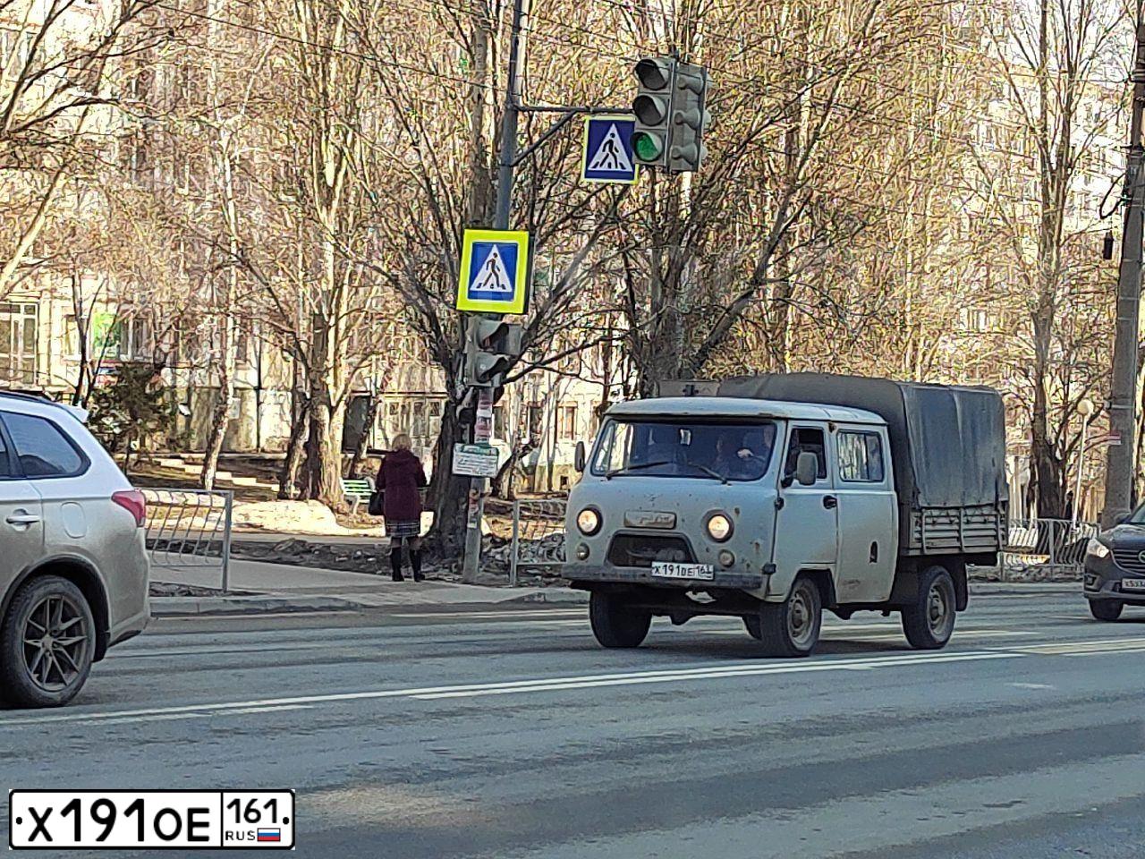 Фото автомобиля LANDROVER DISCOVERY, 2007 — госномер Х191ОЕ161. Цвет: ЧЕРНЫЙ