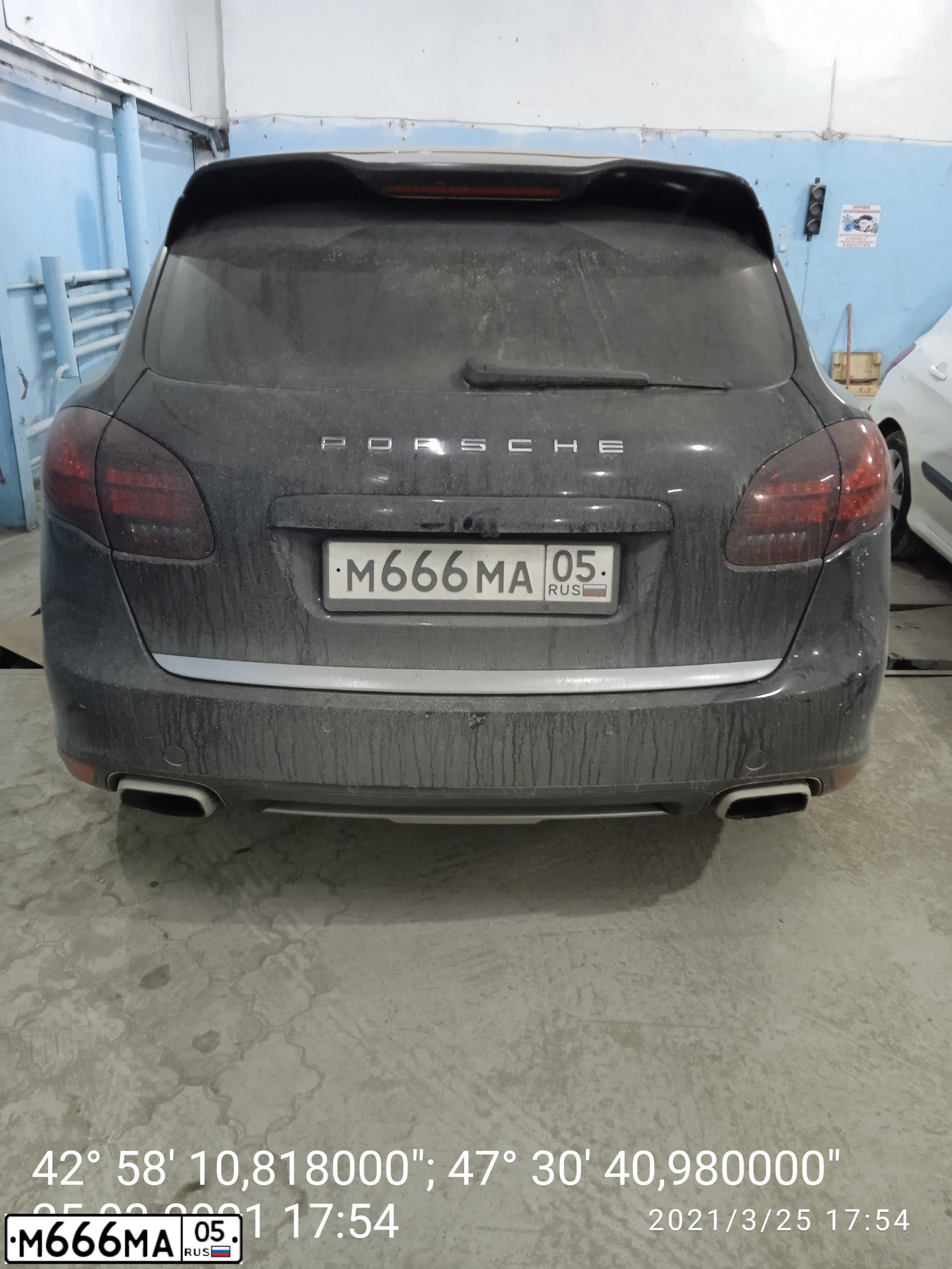 Фото автомобиля PORSCHE CAYENNE, 2012 — госномер М666МА05. Цвет: ЧЕРНЫЙ