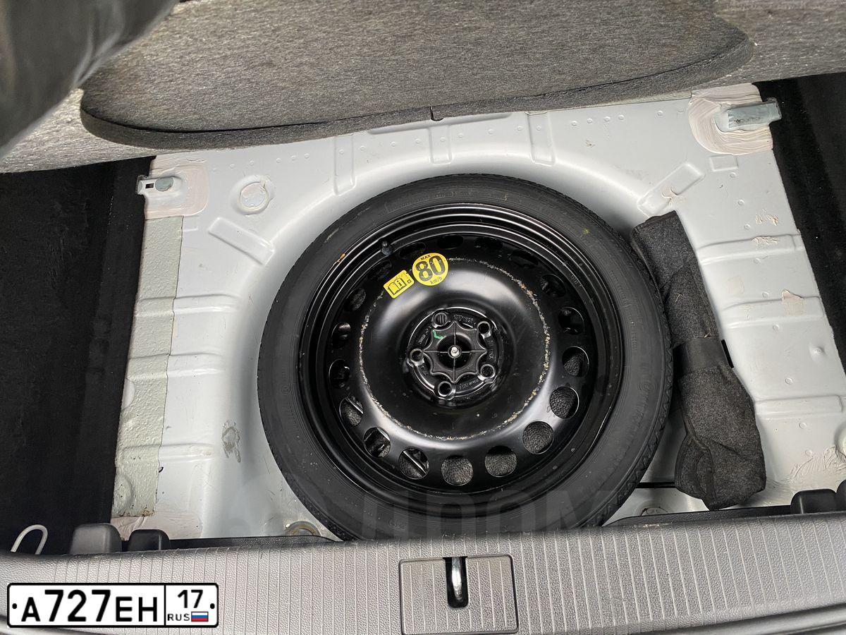 Фото автомобиля TOYOTA LANDCRUISER 200, 2013 — госномер А727ЕН17. Цвет: Белый