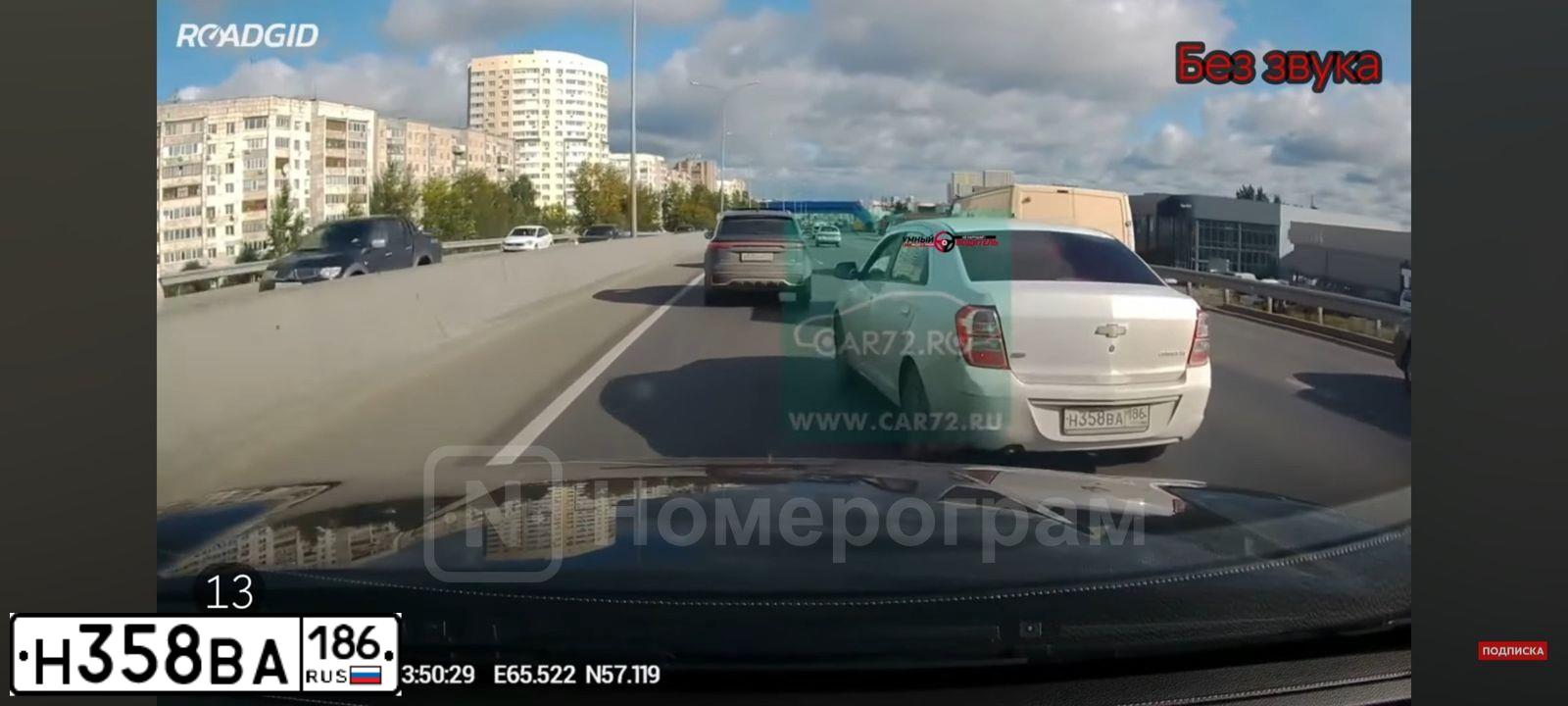 Фото автомобиля CHEVROLET COBALT, 2013 — госномер Н358ВА186. Цвет: БЕЛЫЙ