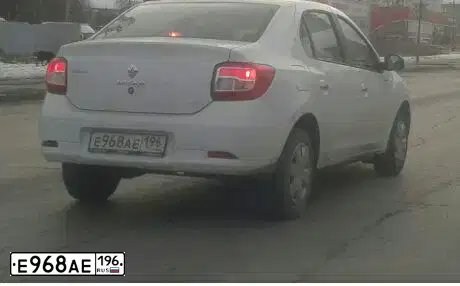 Фото автомобиля RENAULT LOGAN, 2017 — госномер Е968АЕ196. Цвет: БЕЛЫЙ