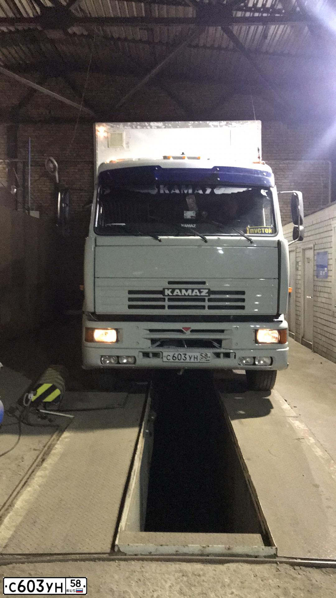 Фото автомобиля KAMAZ Z 65117 6X4, 2009 — госномер О490ОУ58. Цвет: СЕРЫЙ