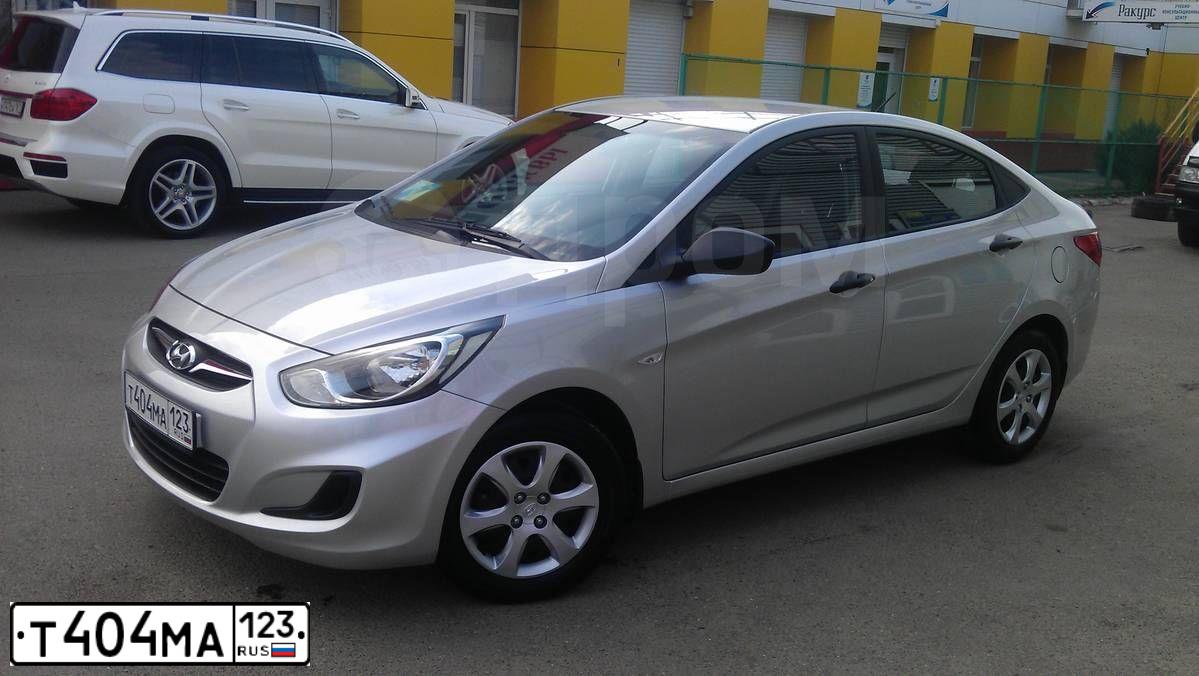 Фото автомобиля HYUNDAI SOLARIS, 2013 — госномер Т404МА123. Цвет: СЕРЕБРИСТЫЙ