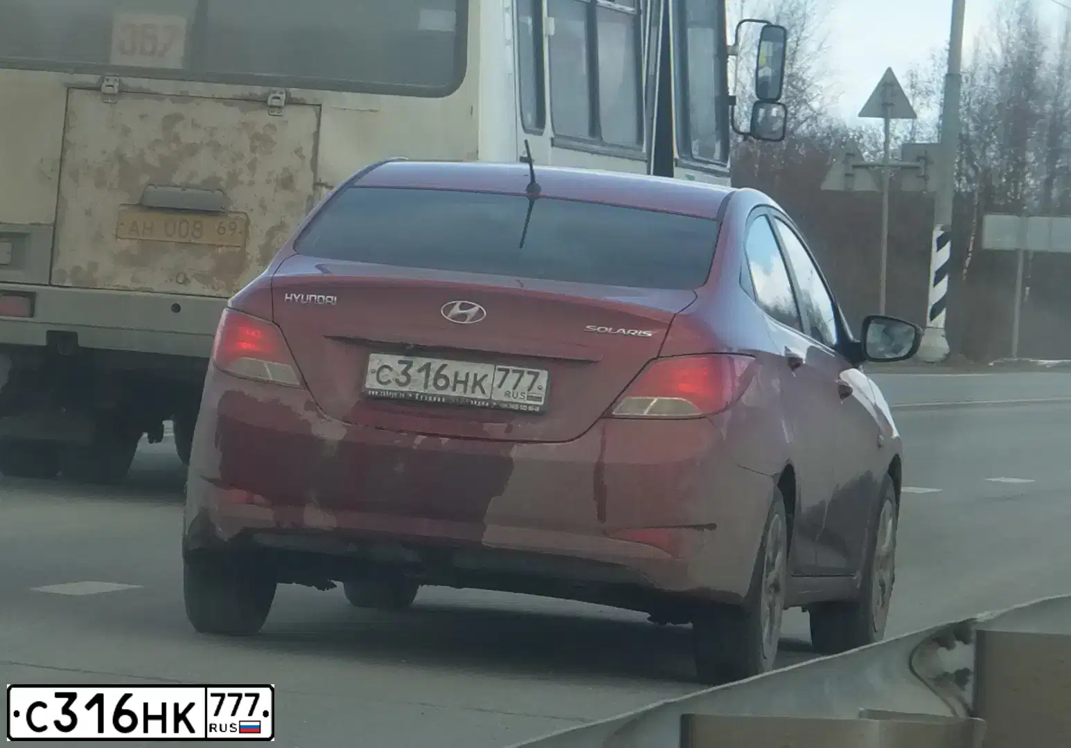 Фото автомобиля HYUNDAI SOLARIS, 2014 — госномер В517НЕ37. Цвет: красно-желтый