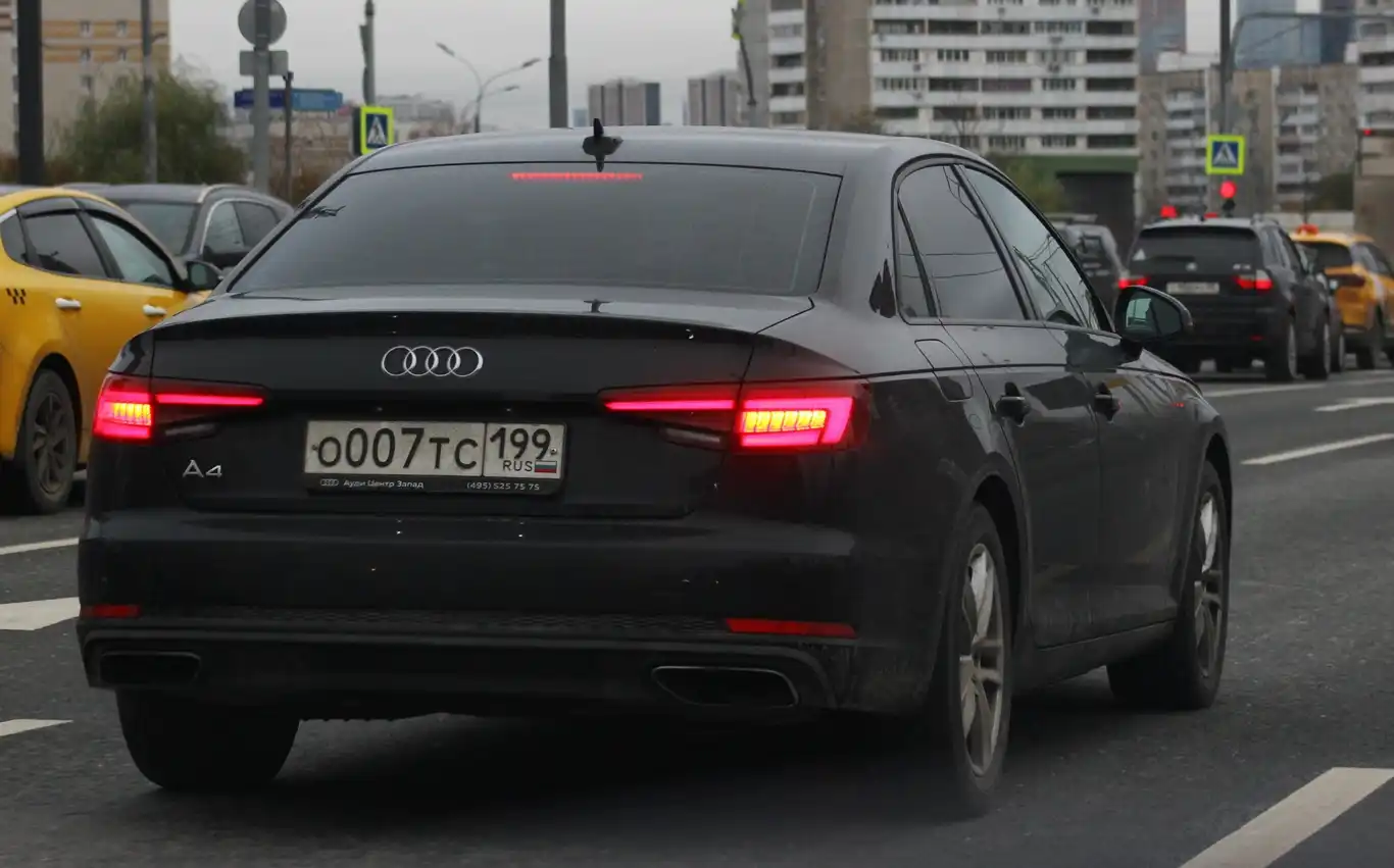 Фото автомобиля HYUNDAI ELANTRA, 2016 — госномер О007ТС199. Цвет: Белый