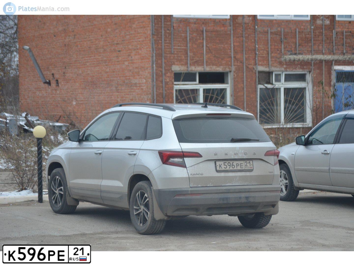 Фото автомобиля SKODA KAROQ, 2020 — госномер К596РЕ21. Цвет: СЕРЫЙ