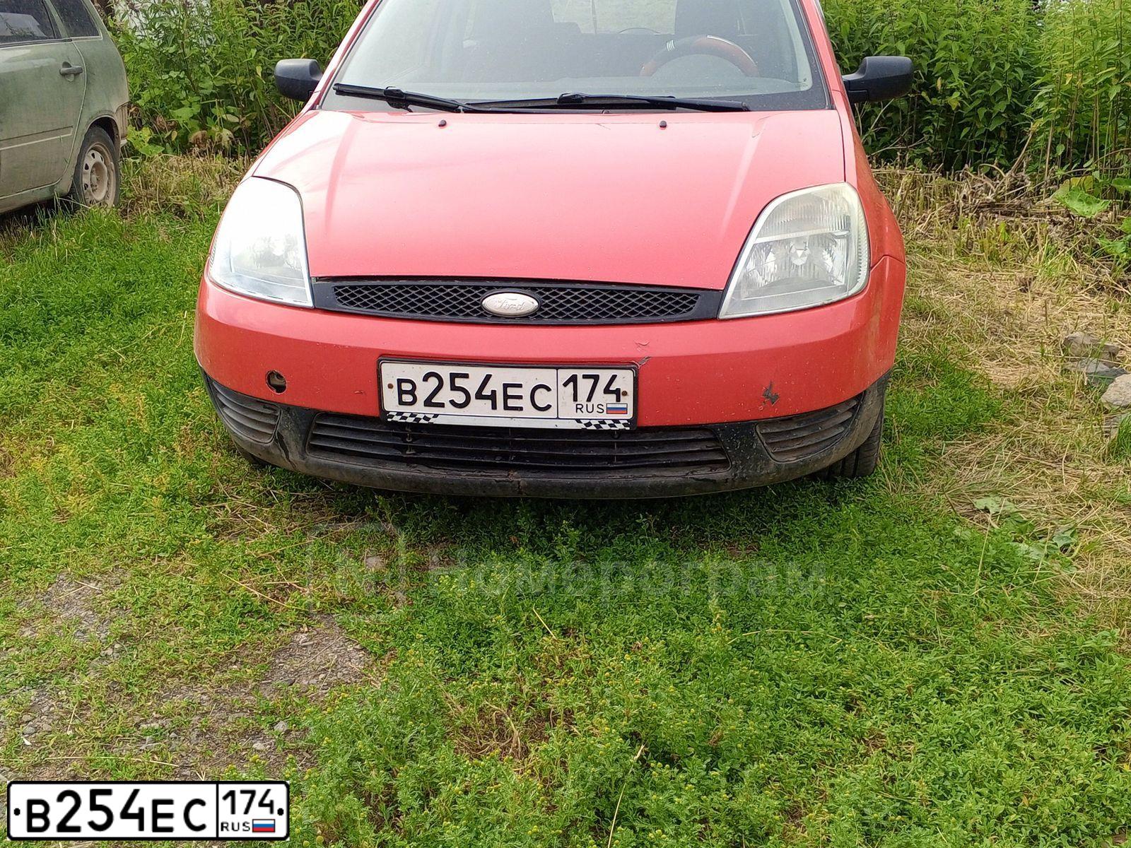 Фото автомобиля FORD FIESTA / ASPIRE, 2005 — госномер В254ЕС174. Цвет: КРАСНЫЙ
