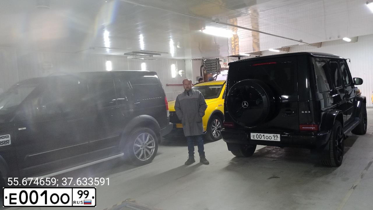 Фото автомобиля LEXUS LX, 2012 — госномер У404ВУ05. Цвет: ЧЕРНЫЙ