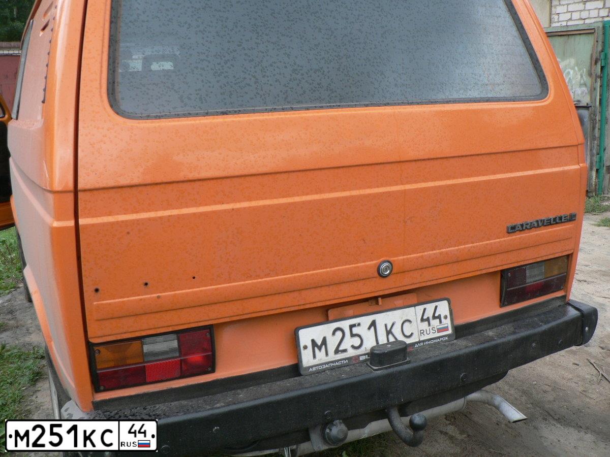 Фото автомобиля VOLKSWAGEN TRANSPORTER, 1986 — госномер В150МТ790. Цвет: Оранжевый