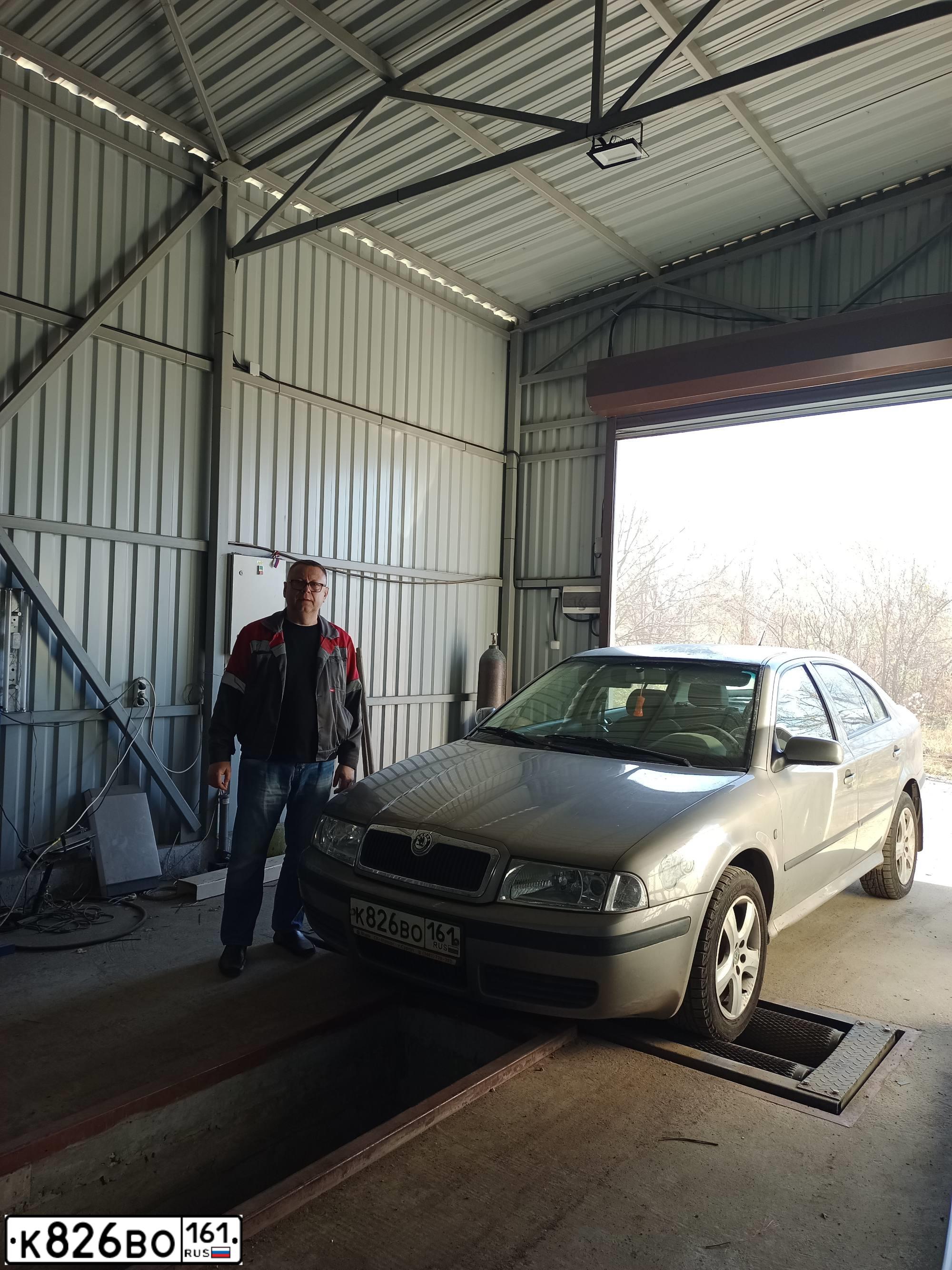 Фото автомобиля SKODA OCTAVIA, 2008 — госномер К826ВО161. Цвет: СЕРЫЙ