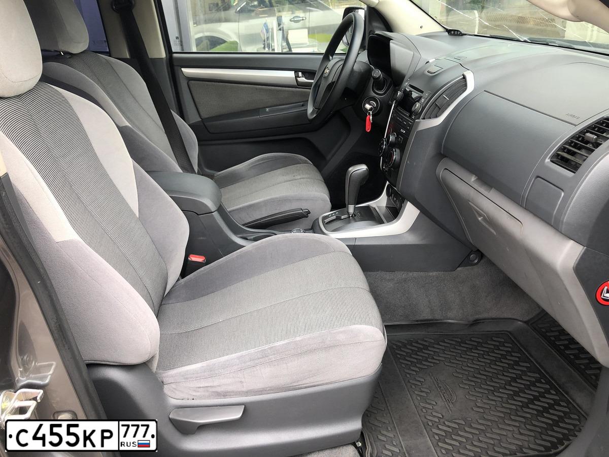Фото автомобиля CHEVROLET TRAILBLAZER, 2013 — госномер Т395МК797. Цвет: СЕРЫЙ