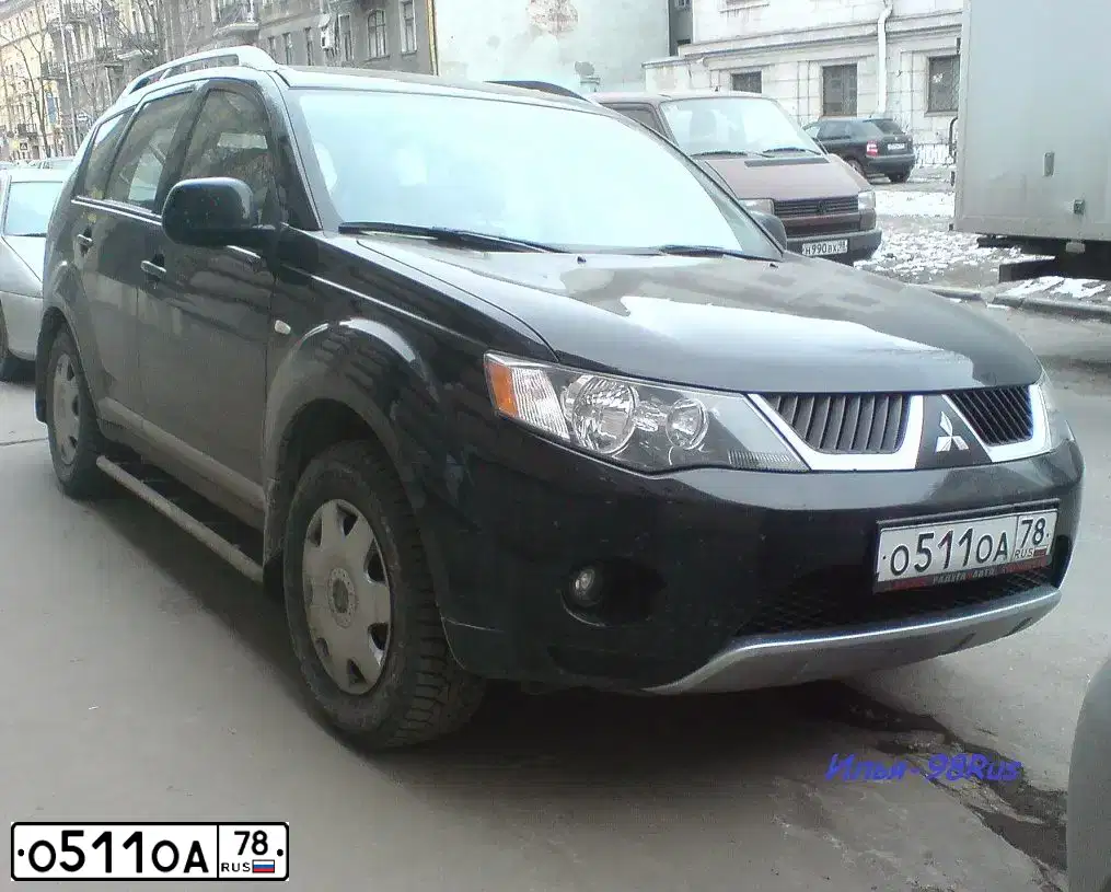 Фото автомобиля MITSUBISHI OUTLANDER, 2008 — госномер О511ОА78. Цвет: ЧЕРНЫЙ