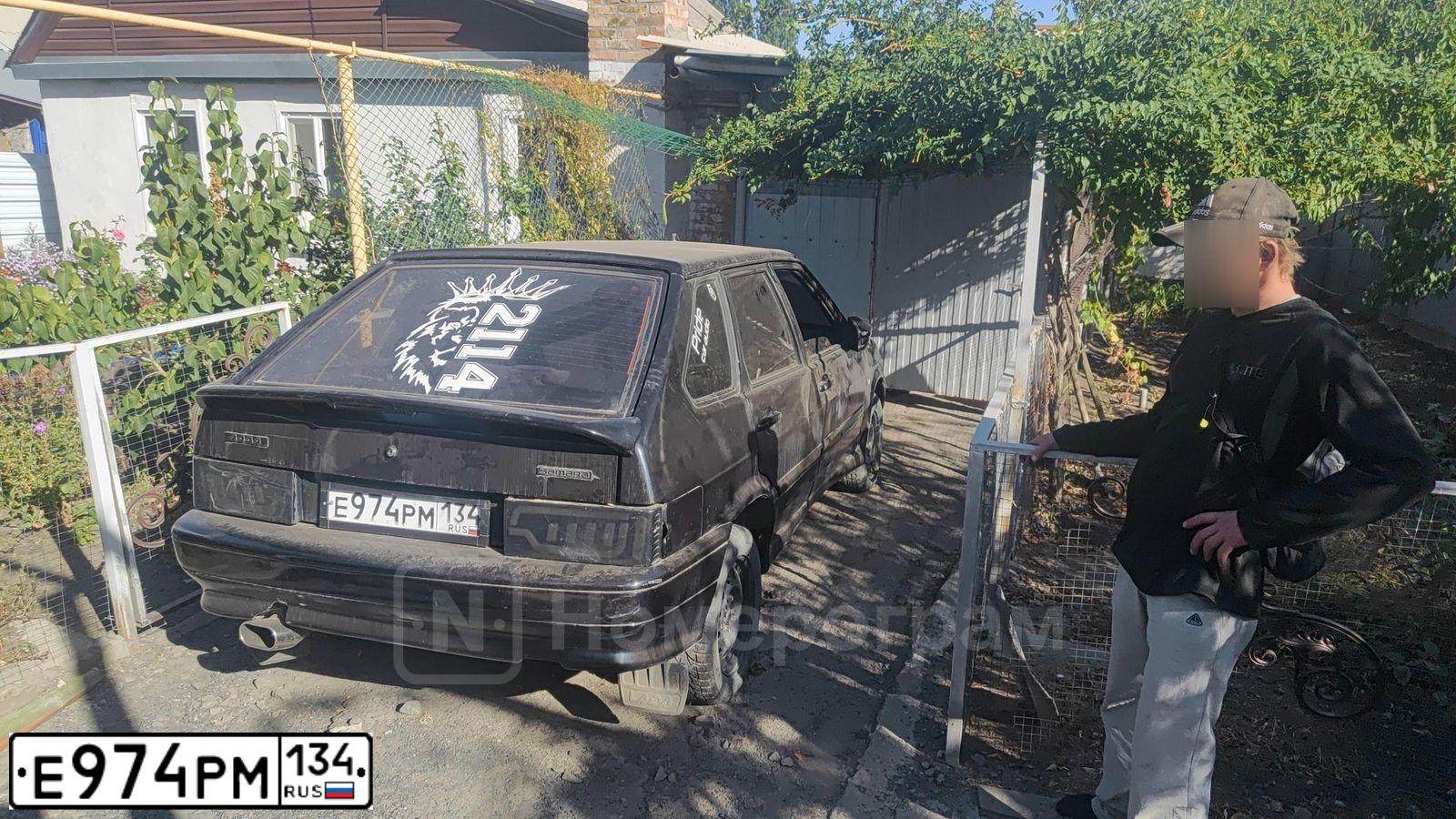 Фото автомобиля LADA 2114 SAMARA, 2006 — госномер Е974РМ134. Цвет: ГРАФИТОВЫЙ МЕТАЛЛИК