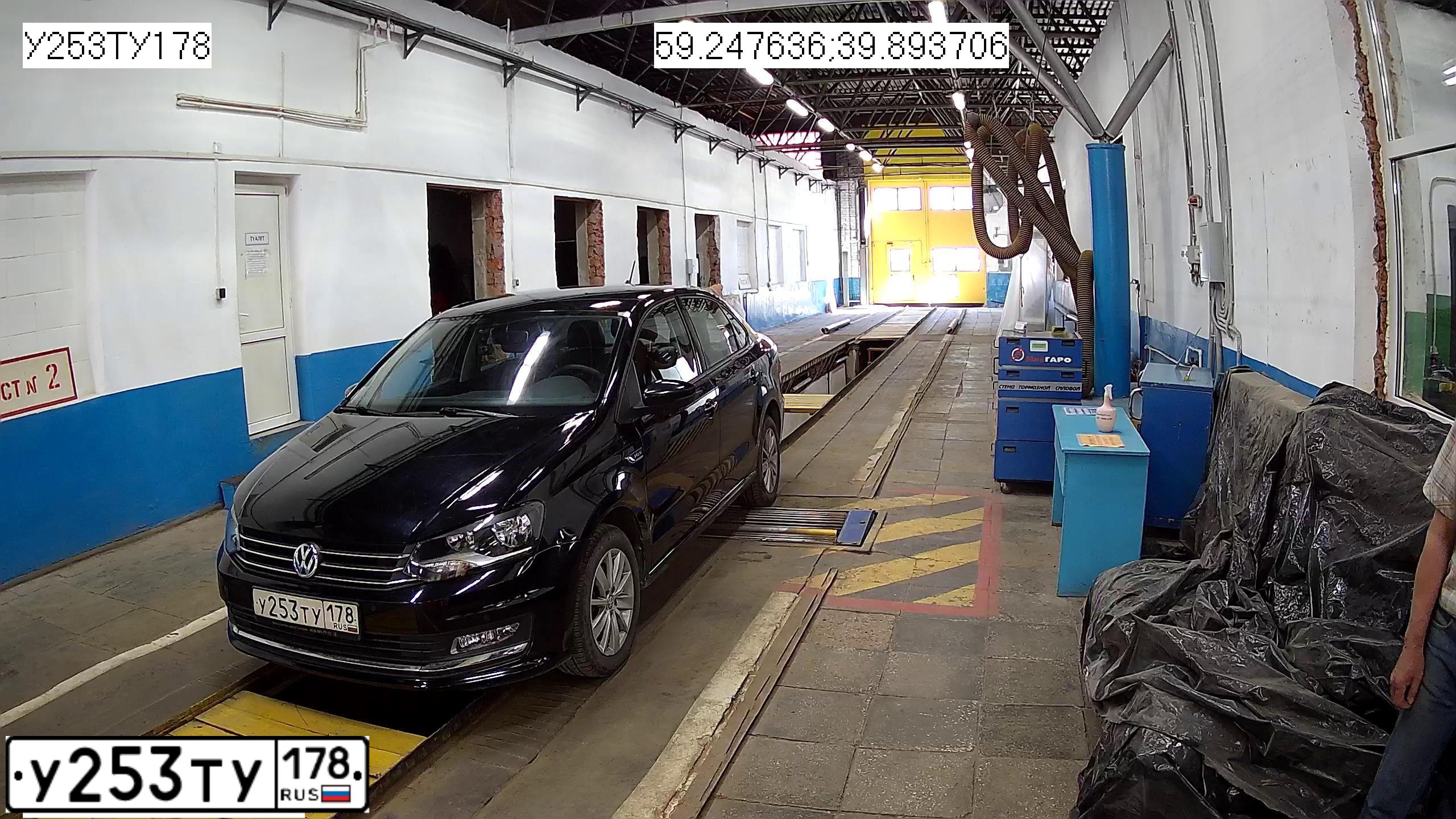 Фото автомобиля VOLKSWAGEN POLO, 2017 — госномер У253ТУ178. Цвет: ЧЕРНЫЙ
