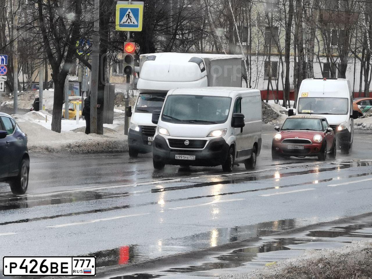 Фото автомобиля BMW SERIE 3, 2007 — госномер Р426ВЕ777. Цвет: БЕЛЫЙ