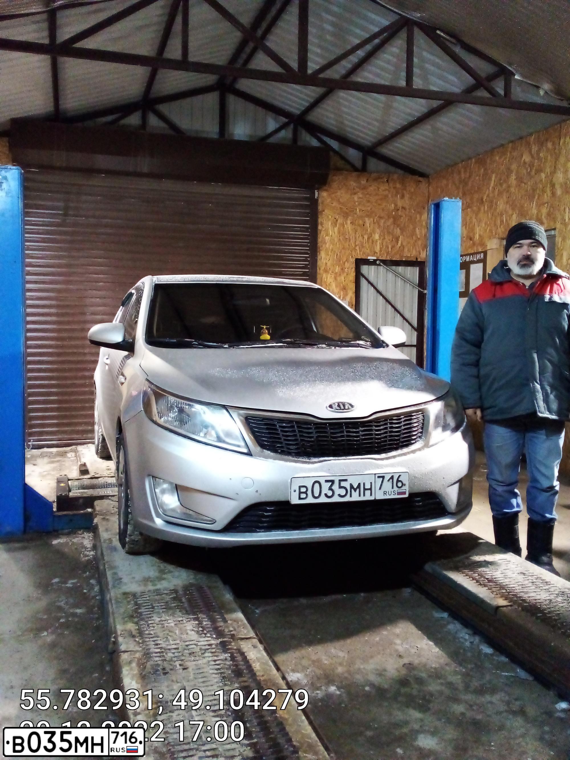 Фото автомобиля KIA RIO, 2011 — госномер О565ОК116. Цвет: Серебристый