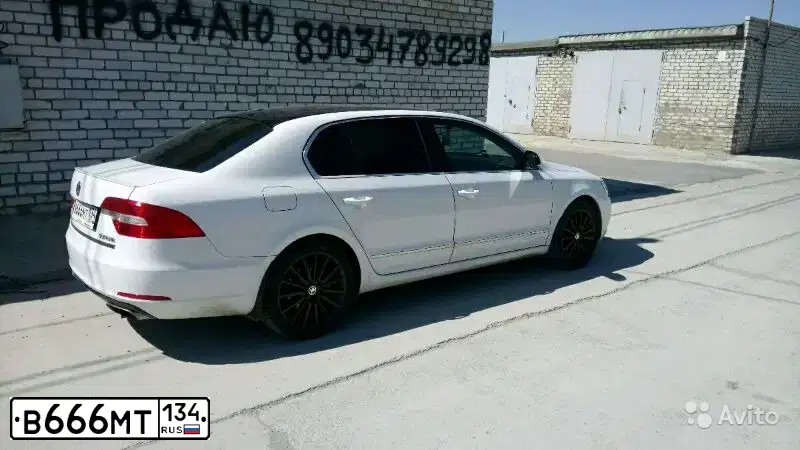 Фото автомобиля SKODA SUPERB, 2014 — госномер В666МТ134. Цвет: БЕЛЫЙ
