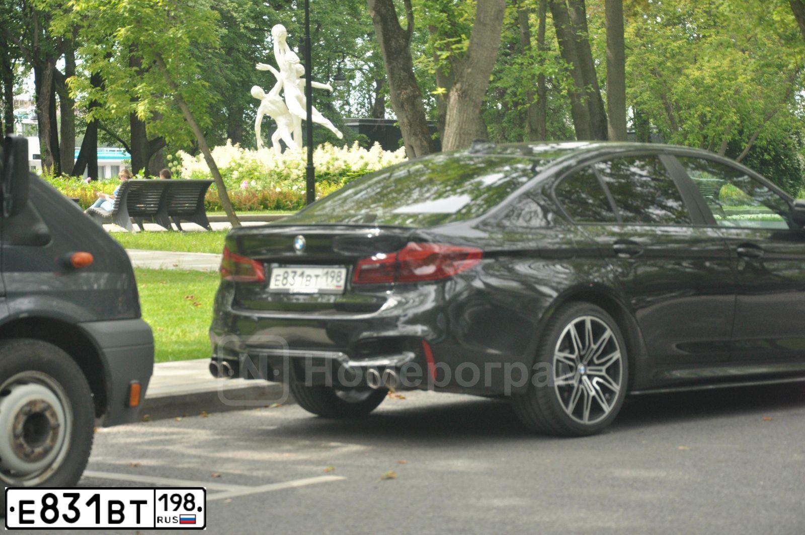Фото автомобиля BMW SERIE 5, 2019 — госномер Е831ВТ198. Цвет: ЧЕРНЫЙ