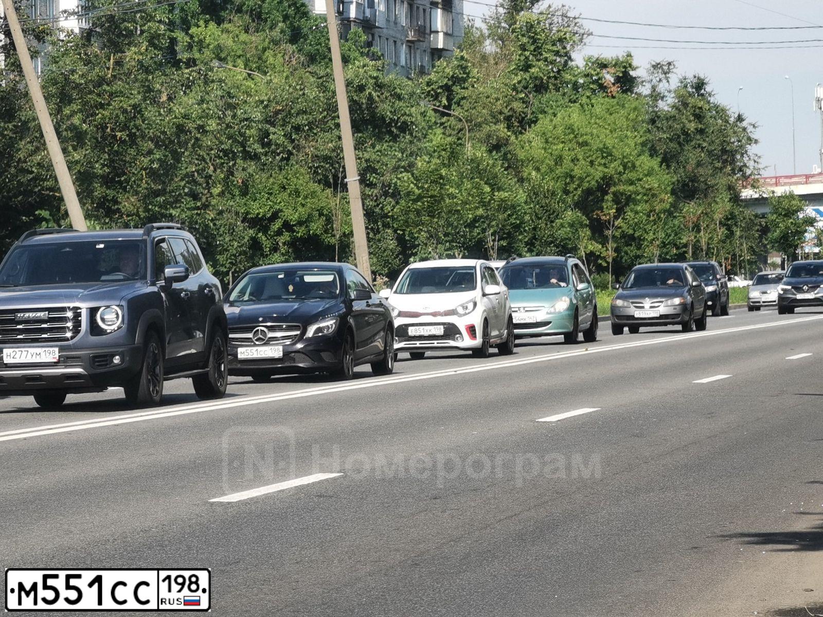 Фото автомобиля MERCEDES CLA-KLASSE, 2014 — госномер М551СС198. Цвет: ФИОЛЕТОВЫЙ