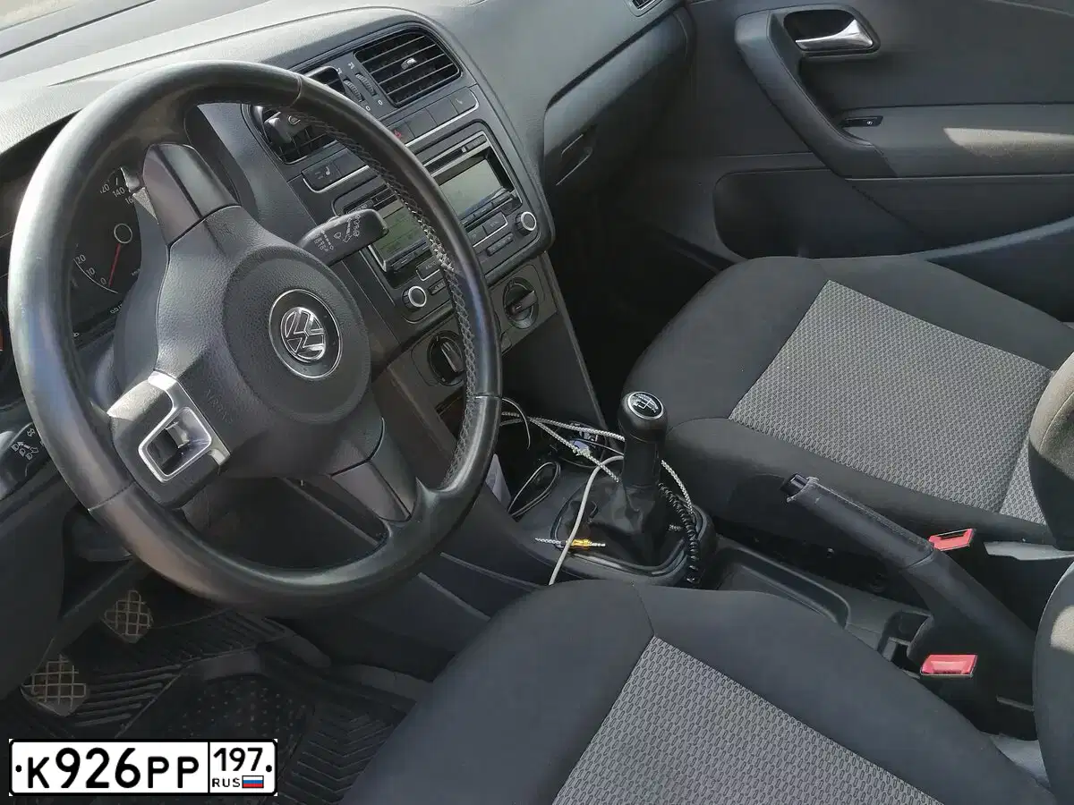 Фото автомобиля VOLKSWAGEN POLO, 2011 — госномер Н332ОС76. Цвет: ЧЕРНЫЙ