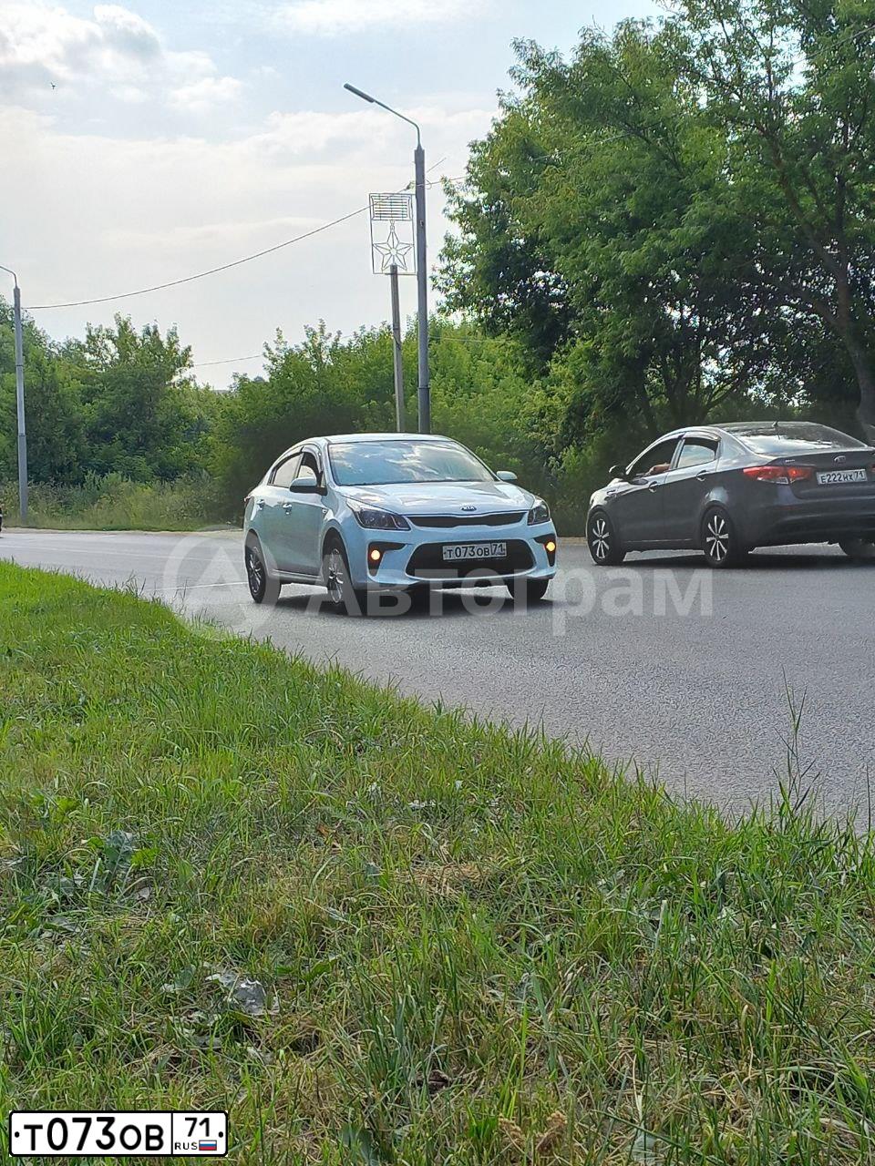 Фото автомобиля KIA RIO, 2018 — госномер Т073ОВ71. Цвет: Белый