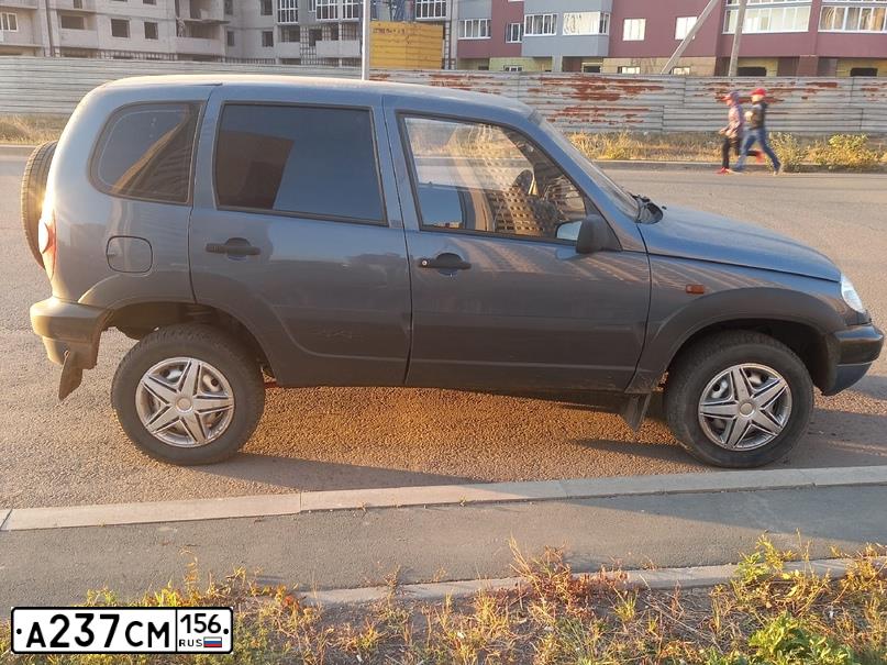 Фото автомобиля CHEVROLET NIVA, 2008 — госномер Р792МК56. Цвет: СЕРО-ГОЛУБОЙ МЕТАЛЛИК