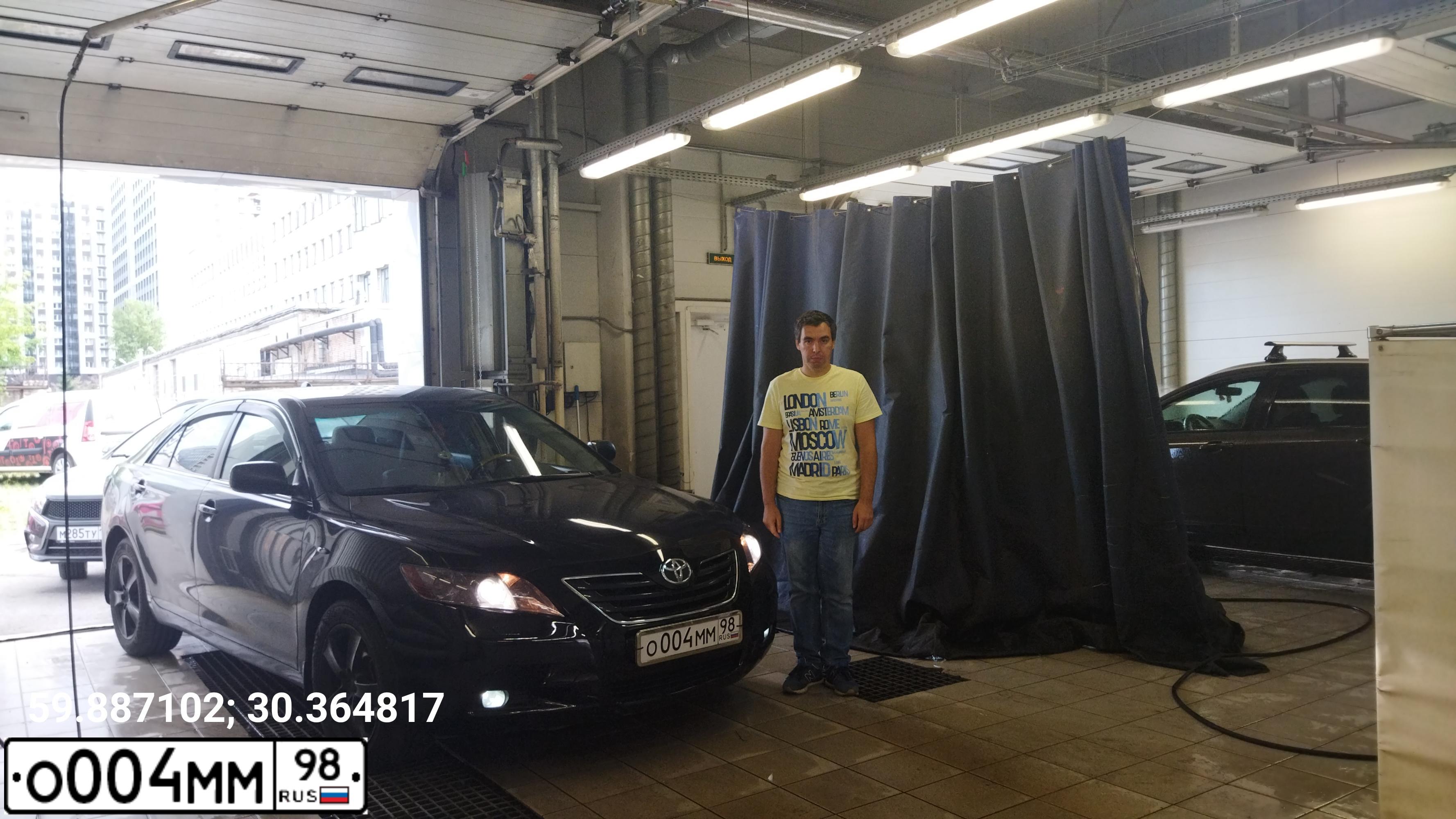 Фото автомобиля TOYOTA CAMRY, 2007 — госномер О004ММ98. Цвет: ЧЕРНЫЙ