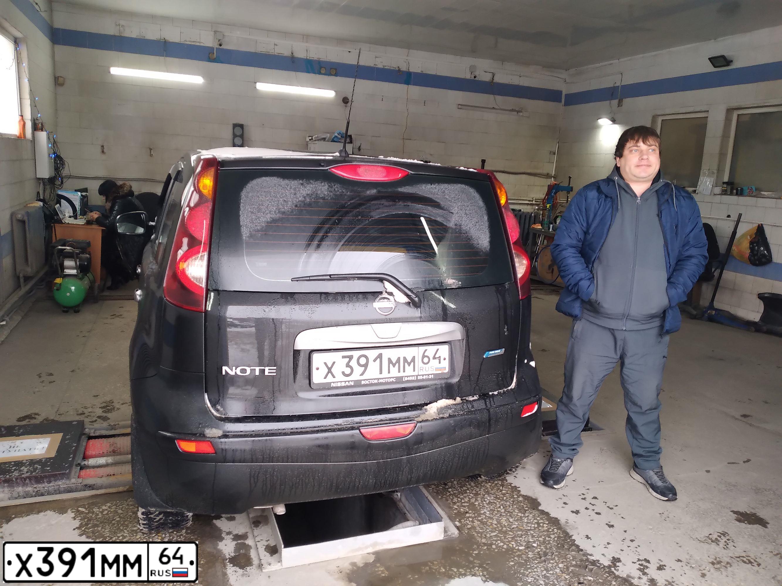 Фото автомобиля NISSAN NOTE, 2011 — госномер Т968ЕН58. Цвет: ЧЕРНЫЙ