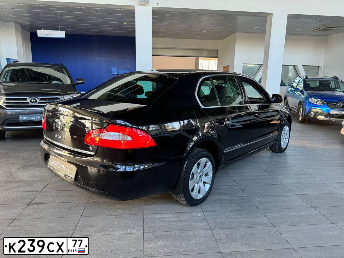 Фото автомобиля SKODA SUPERB, 2012 — госномер М758УО123. Цвет: ЧЕРНЫЙ