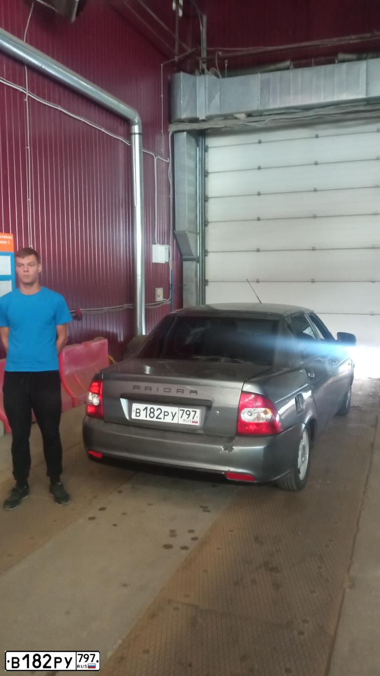 Фото автомобиля LADA 2170 PRIORA, 2009 — госномер А715АУ550. Цвет: СРЕД.СЕРО-ЗЕЛЕН.МЕТ.