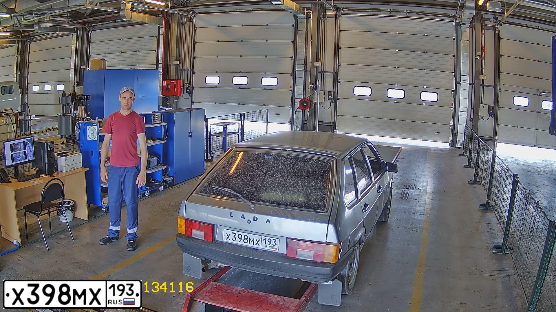 Фото автомобиля LADA 2109 SAMARA, 1993 — госномер Х398МХ193. Цвет: СЕРЫЙ