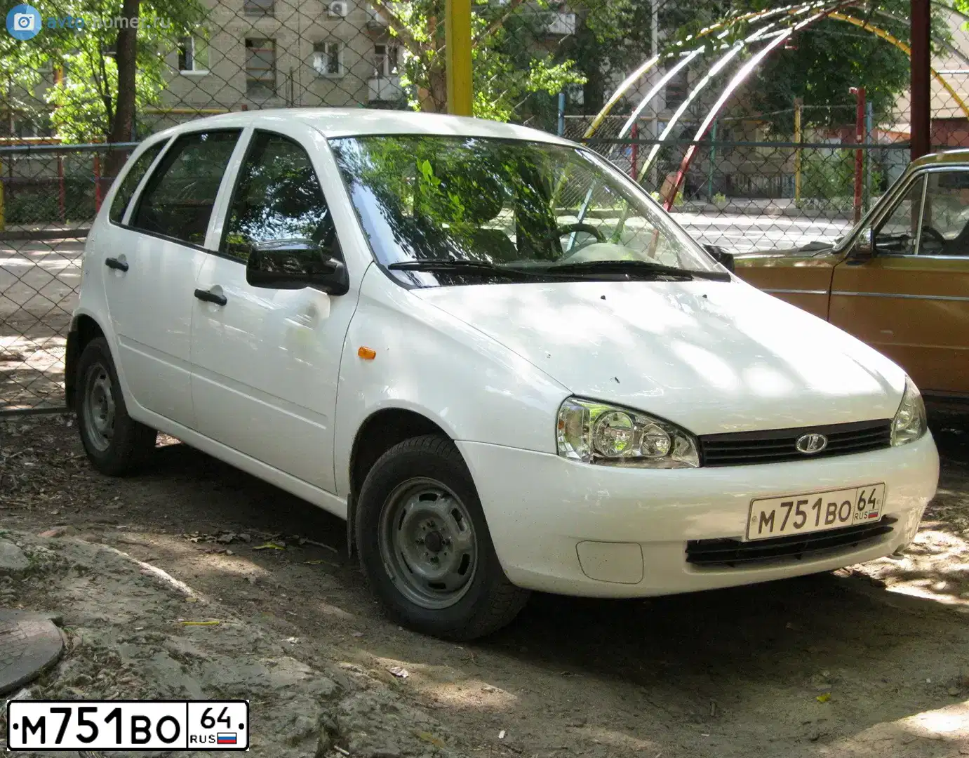Фото автомобиля LADA KALINA, 2010 — госномер Е074АЕ181. Цвет: Белый