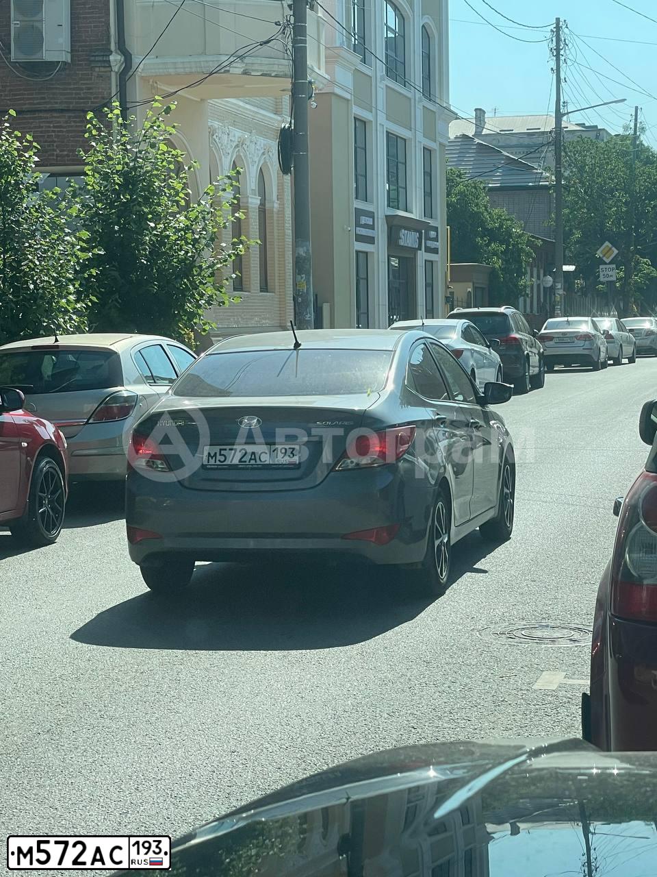 Фото автомобиля HYUNDAI SOLARIS, 2015 — госномер М572АС193. Цвет: темно-серый