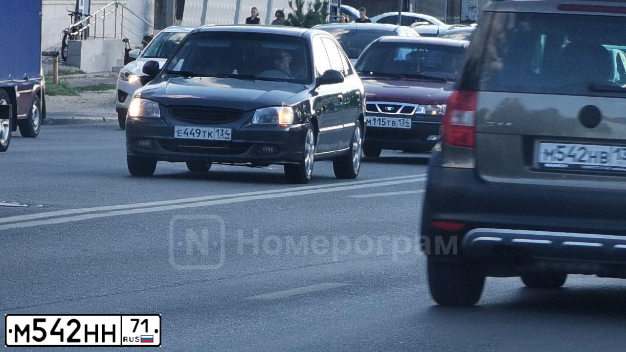Фото автомобиля ДОДЖ СТРАТУС СХТ, 2002 — госномер Т422НМ39. Цвет: ЧЕРНЫЙ