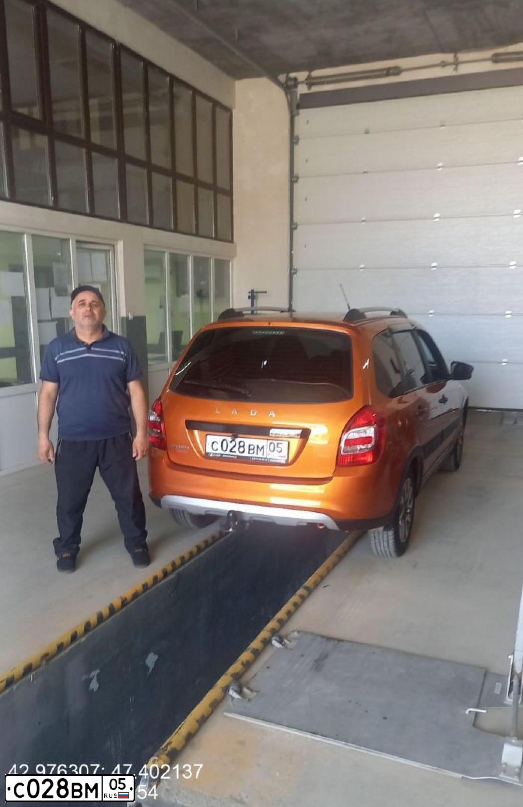 Фото автомобиля LADA GRANTA, 2022 — госномер С028ВМ05. Цвет: Оранжевый