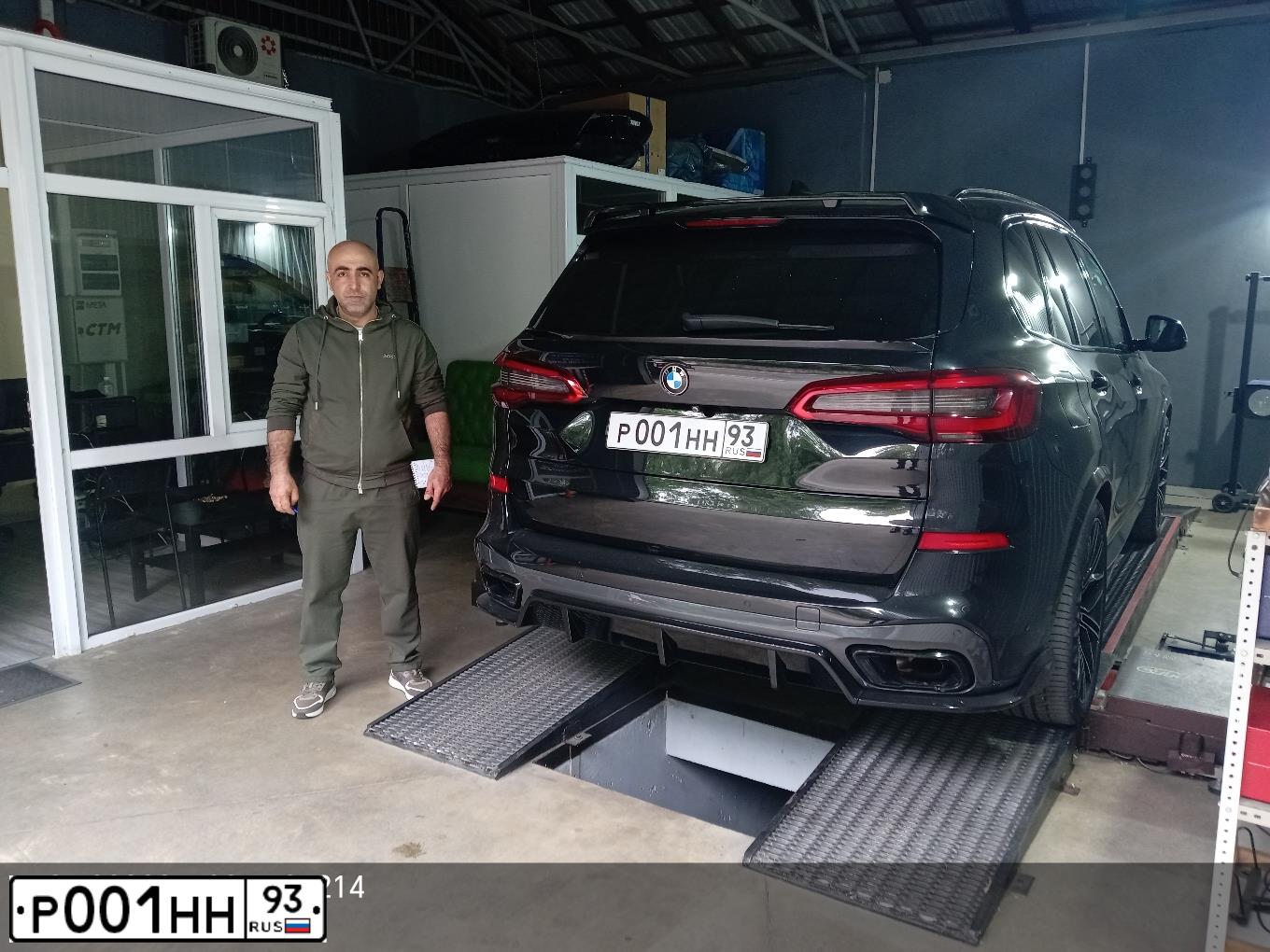 Фото автомобиля HYUNDAI IX55, 2009 — госномер Х332ТР123. Цвет: БЕЛЫЙ