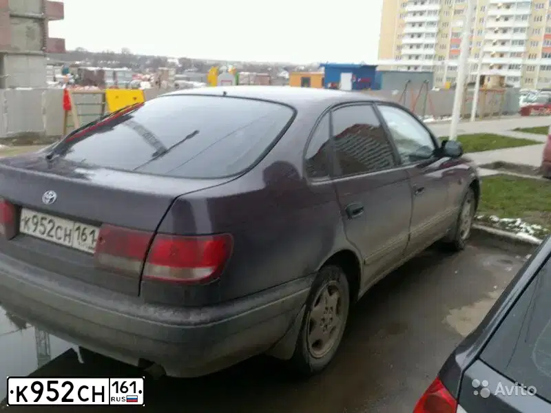 Фото автомобиля TOYOTA CARINA, 1994 — госномер К952СН161. Цвет: БАКЛАЖАН
