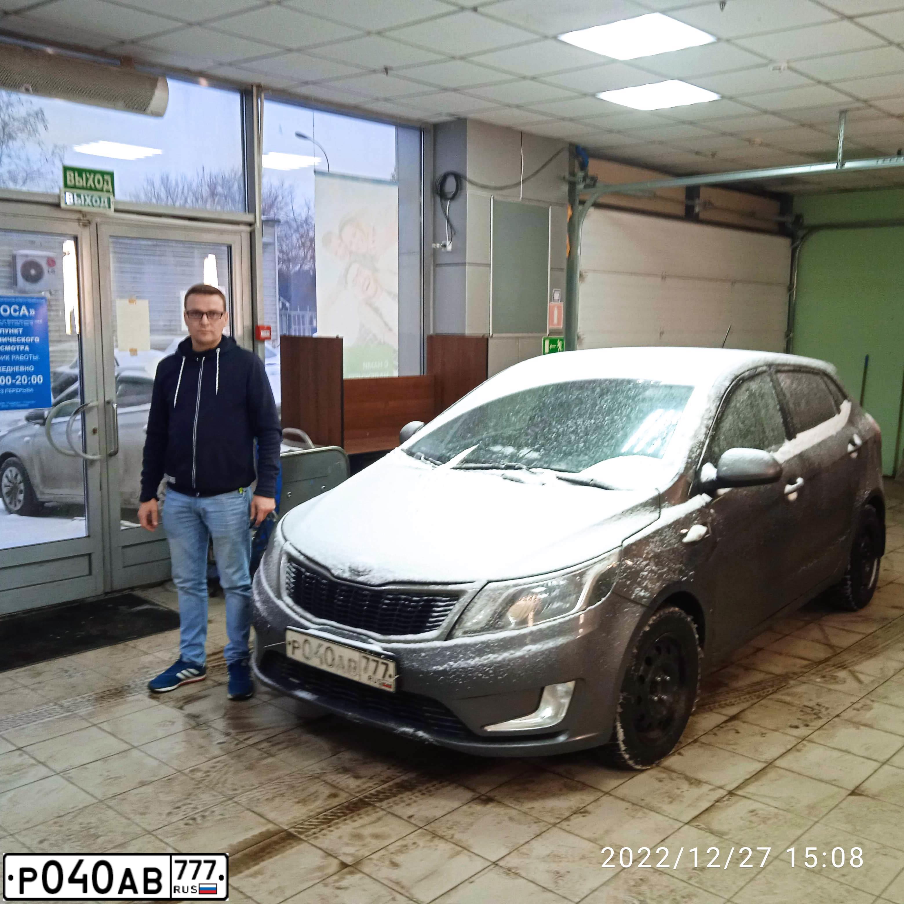 Фото автомобиля KIA RIO, 2013 — госномер В669ОХ790. Цвет: Серый